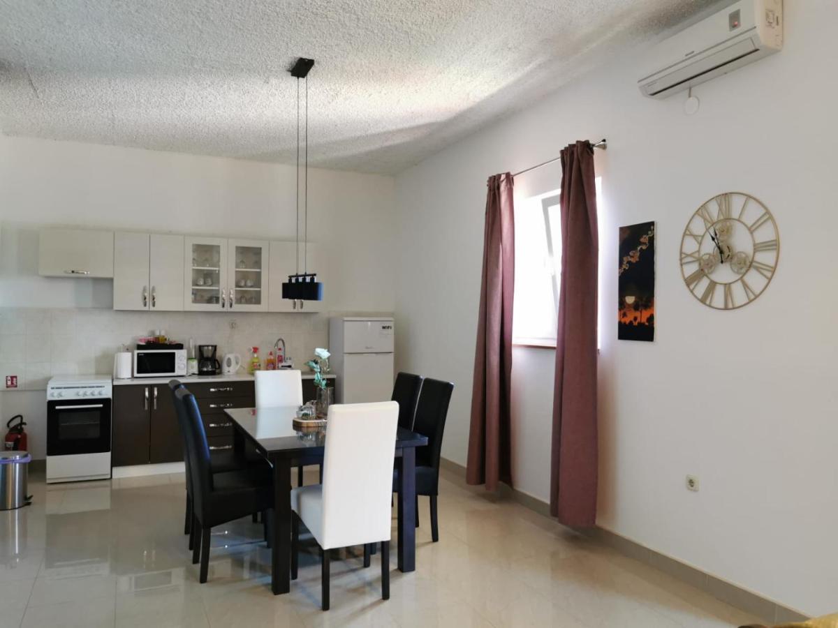 Priska Apartment Kastela Luaran gambar