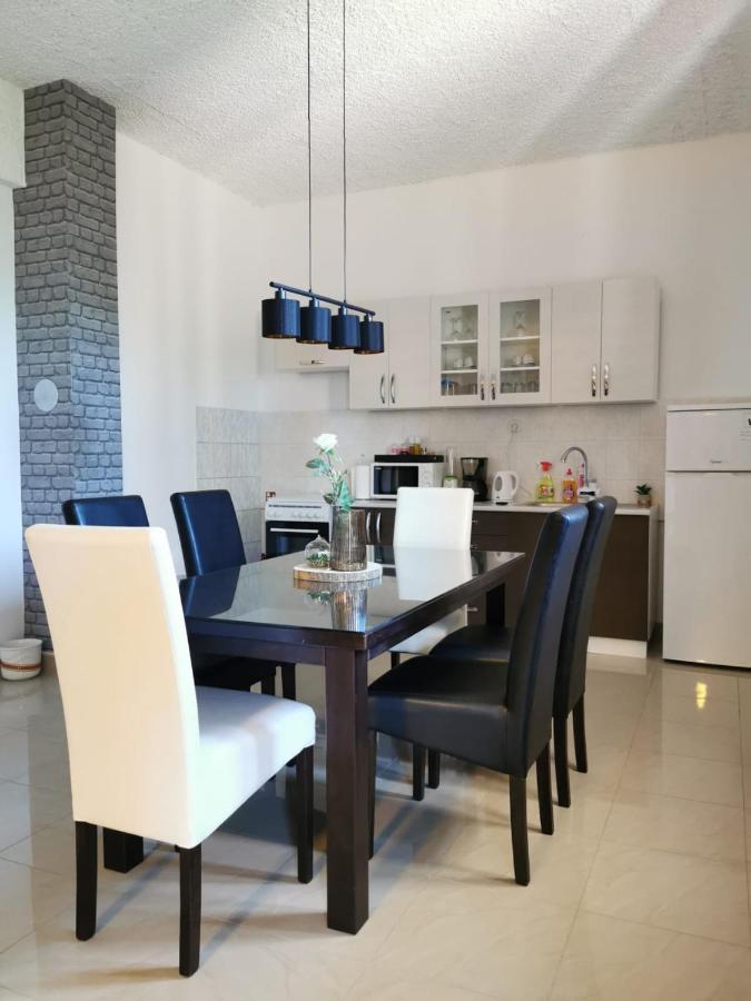 Priska Apartment Kastela Luaran gambar